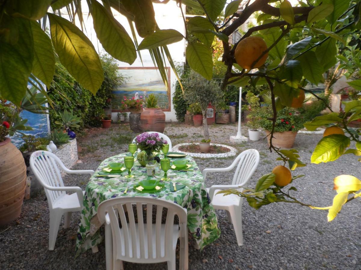 Casa Con Jardin Frente Playa De Holiday home *